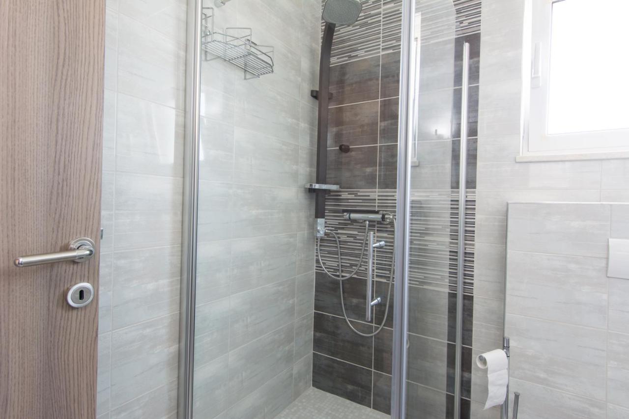 Lux Apartman S Pogledom Na More Τρογκίρ Εξωτερικό φωτογραφία
