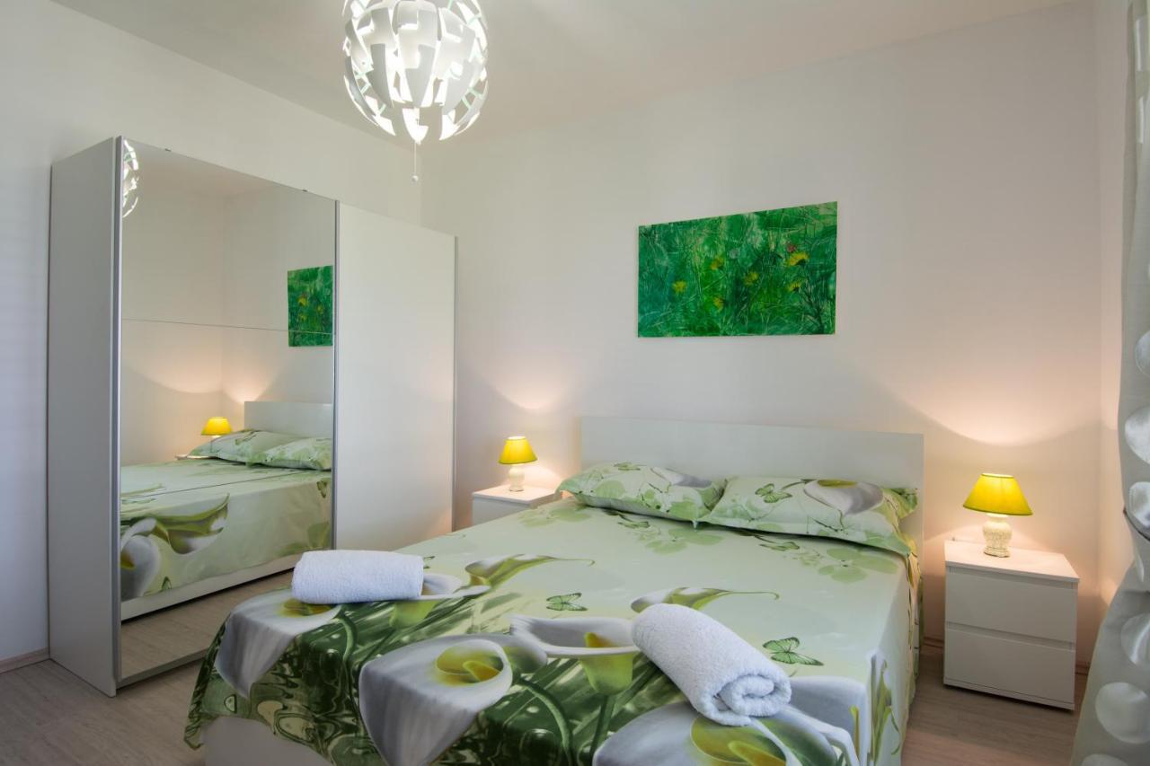 Lux Apartman S Pogledom Na More Τρογκίρ Εξωτερικό φωτογραφία