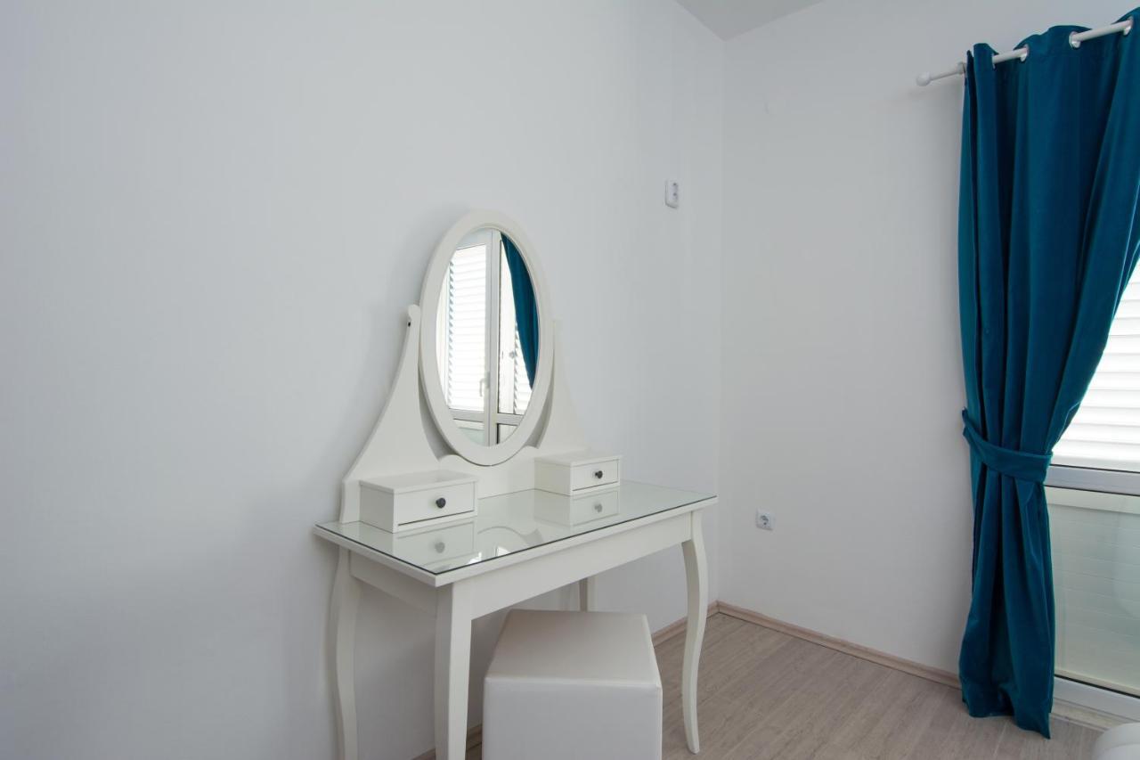 Lux Apartman S Pogledom Na More Τρογκίρ Εξωτερικό φωτογραφία